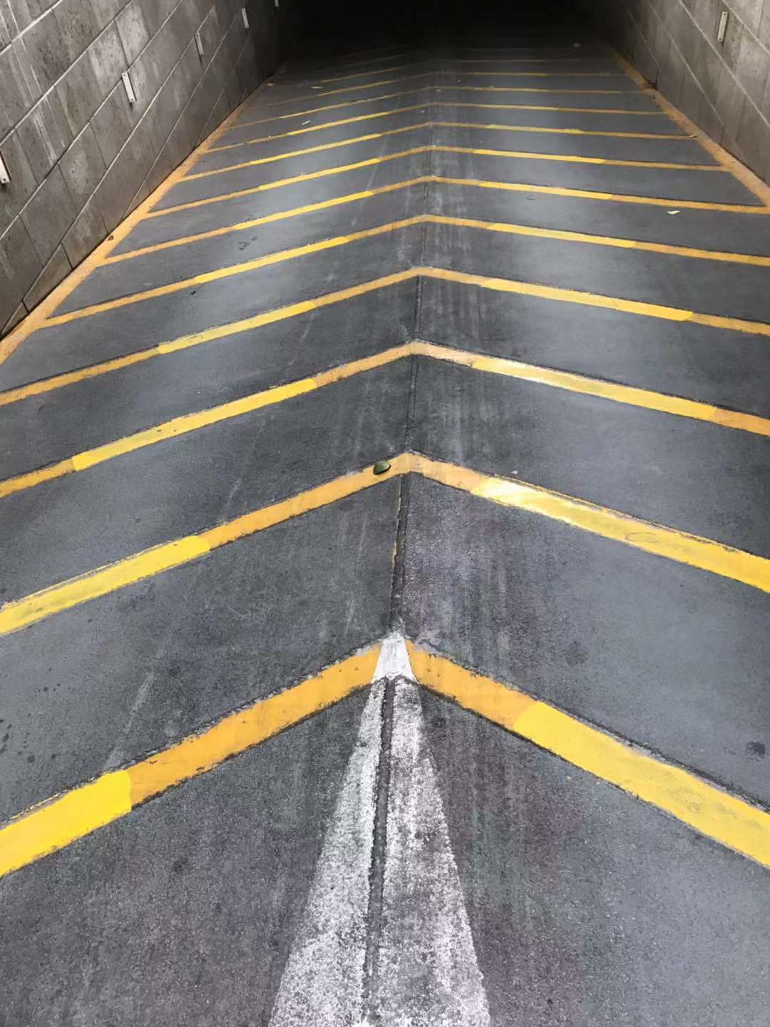 車(chē)庫(kù)坡道